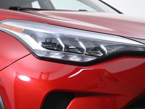 Used 2020 Toyota C-HR LE image 6