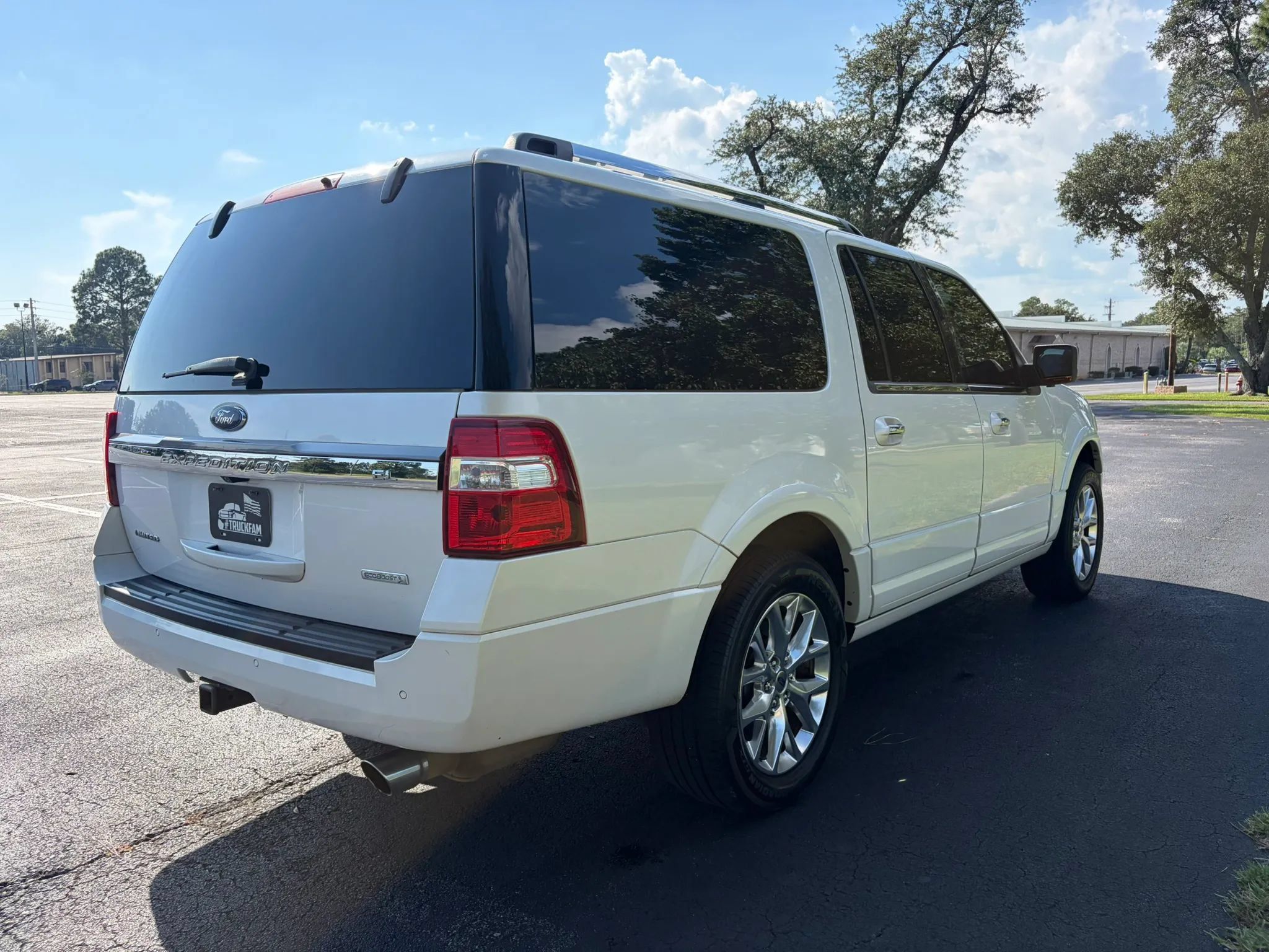 Used 2017 Ford Expedition EL Limited w/ Equipment Group 301A RWD image 7