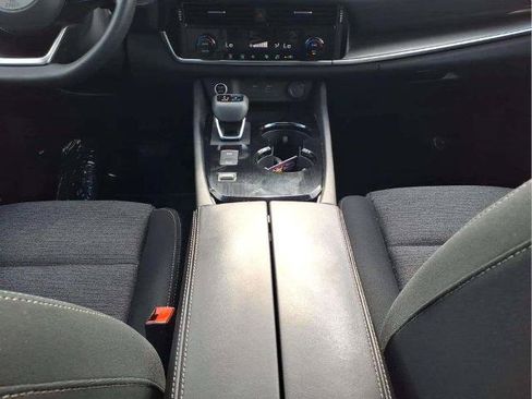 Certified 2021 Nissan Rogue SV FWD image 11