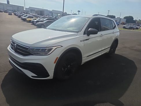 Used 2022 Volkswagen Tiguan SE R-Line FWD image 3