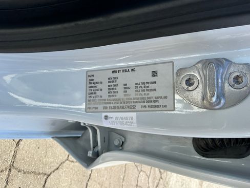 Used 2020 Tesla Model 3 Standard Range Plus image 22