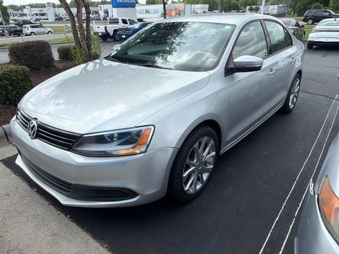 Used 2014 Volkswagen Jetta SE FWD image 4