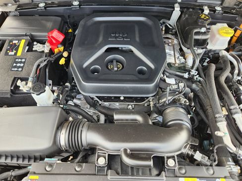 Used 2023 Jeep Wrangler Unlimited Sahara AWD/4WD image 39