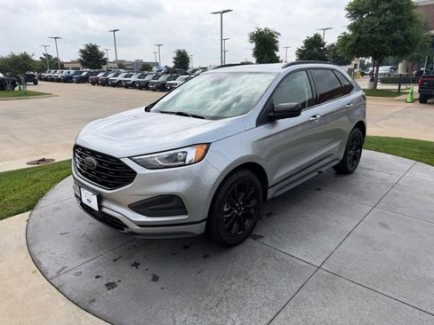 Used 2023 Ford Edge SE w/ Black Appearance Package AWD/4WD image 3