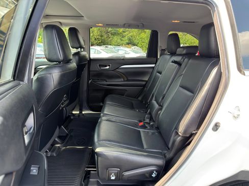 Used 2018 Toyota Highlander XLE AWD/4WD image 25