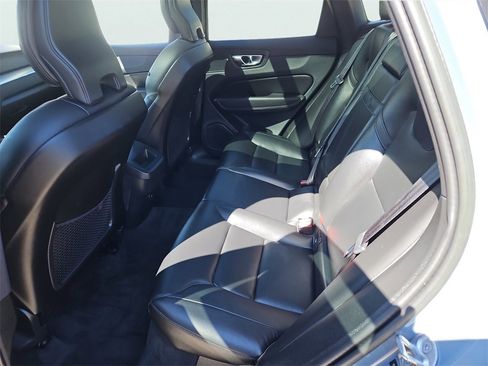 Used 2023 Volvo XC60 B5 Core image 33