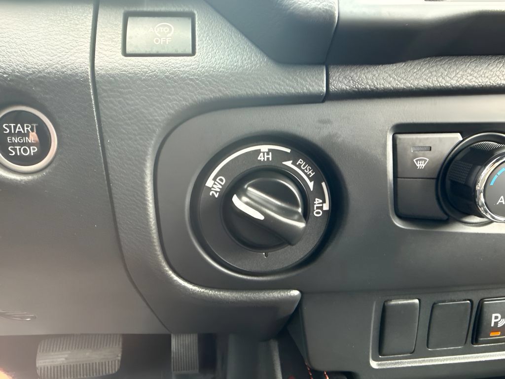 Used 2025 Nissan Frontier PRO-4X AWD/4WD image 21