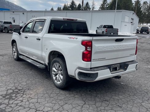 Used 2025 Chevrolet Silverado 1500 Custom image 3