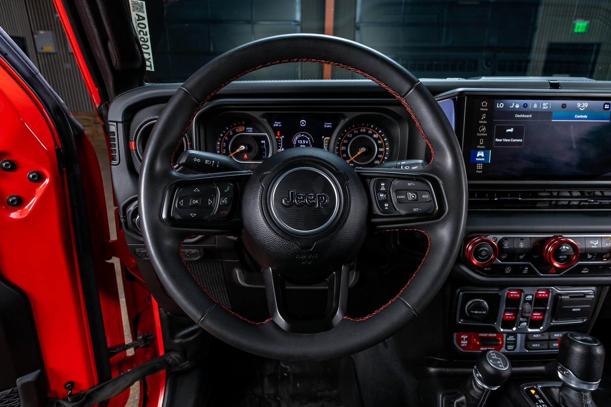 Used 2024 Jeep Wrangler Unlimited Rubicon w/ Convenience Group AWD/4WD image 18