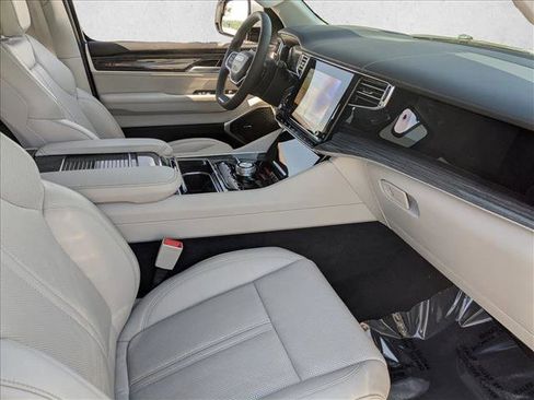 Used 2022 Jeep Wagoneer Series III w/ Convenience Group I AWD/4WD image 23