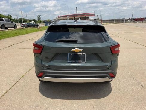 Used 2025 Chevrolet Trax LT w/ Driver Confidence Package FWD image 4