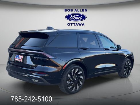 Used 2024 Lincoln Nautilus Reserve w/ Equipment Group 203A image 5