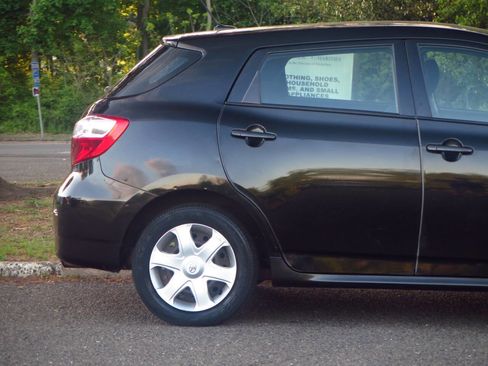Used 2009 Toyota Matrix FWD image 29
