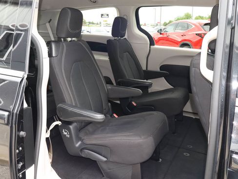 Used 2023 Chrysler Voyager LX FWD image 25