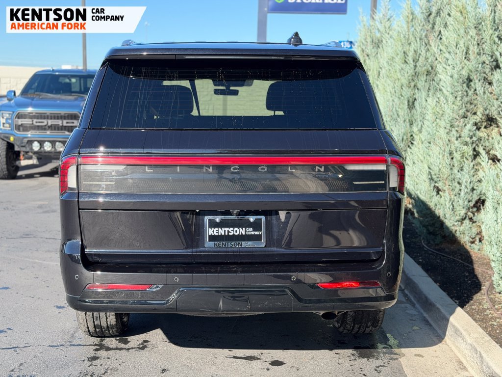 Used 2025 Lincoln Navigator Reserve AWD/4WD image 6
