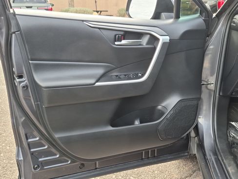 Used 2021 Toyota RAV4 XLE w/ Carpet Mat Package (TMS) FWD image 11