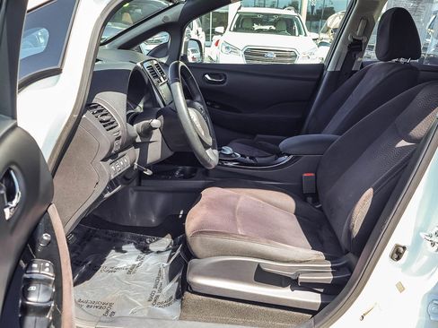 Used 2013 Nissan Leaf SV w/ LED & Quick Charge Pkg FWD image 2