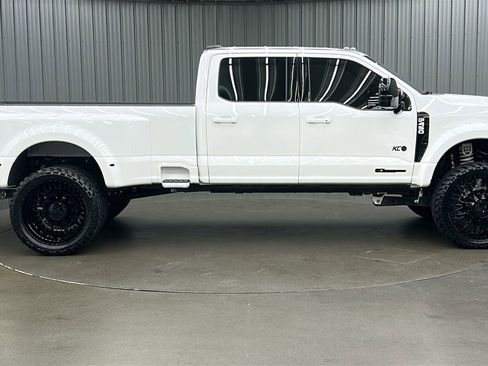 Used 2025 Ford F450 Platinum w/ FX4 Off-Road Package image 6