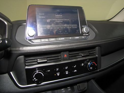 Used 2025 Nissan Rogue S FWD image 7
