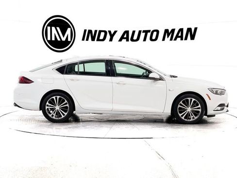 Used 2018 Buick Regal Preferred image 3