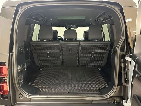 Used 2023 Land Rover Defender 110 X-Dynamic SE image 31