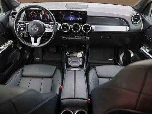 Used 2021 Mercedes-Benz GLB 250 4MATIC image 26