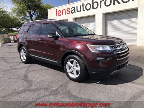Used 2018 Ford Explorer XLT w/ Equipment Group 201A FWD image 2