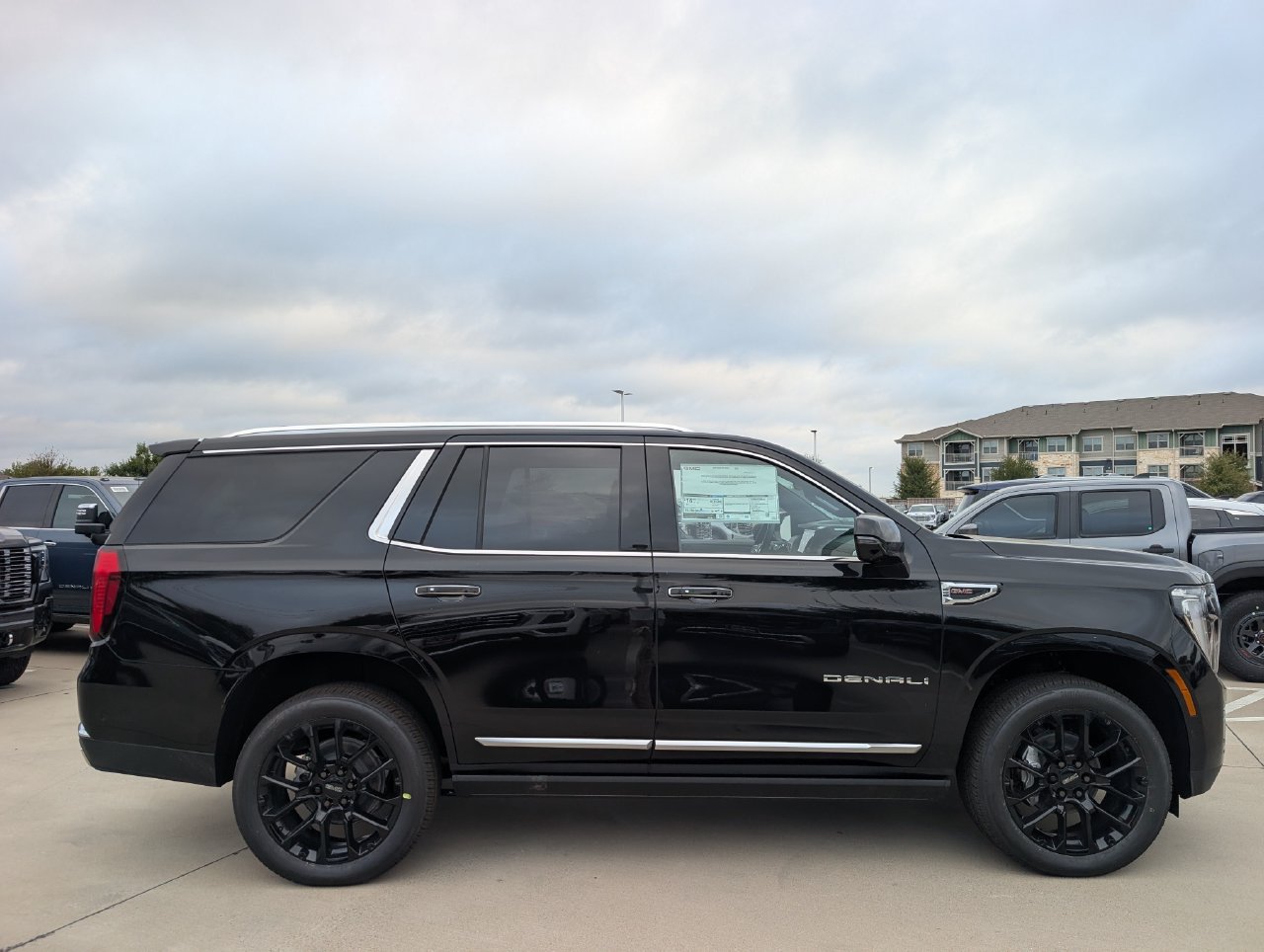 New 2027 GMC Yukon Denali w/ Sun & Power Step Package AWD/4WD image 3