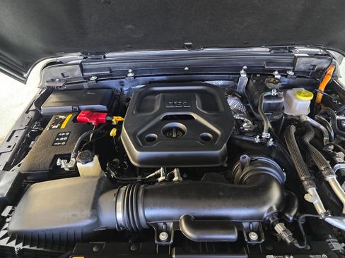 Used 2025 Jeep Wrangler Sahara w/ Safety Group image 36