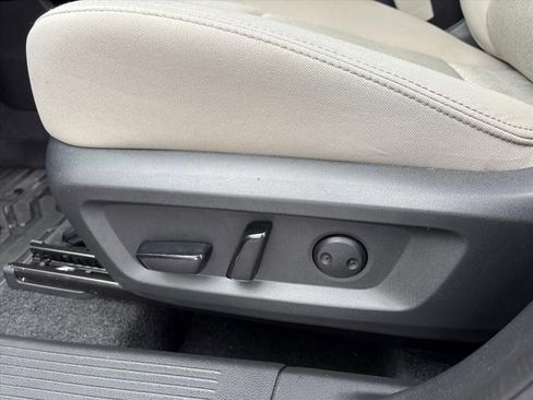 Certified 2025 Nissan Rogue SV image 17