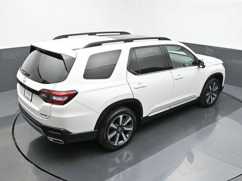 Used 2023 Honda Pilot Touring image 17