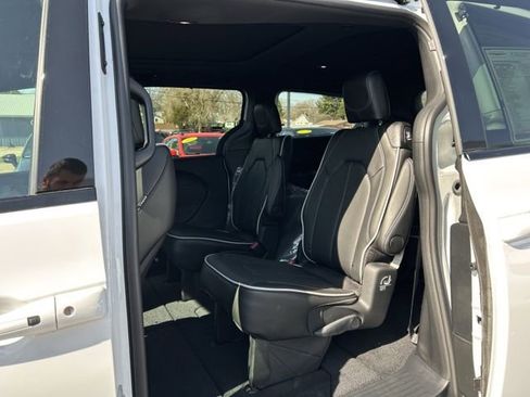 New 2026 Chrysler Pacifica Limited AWD/4WD image 19