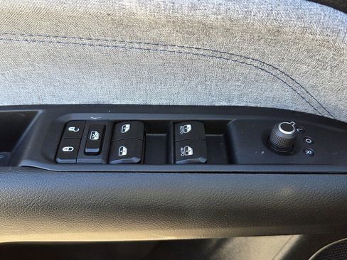 Used 2023 Jeep Compass Latitude w/ Convenience Group image 17