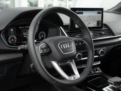 Certified 2025 Audi Q5 e Premium Plus w/ Premium Plus Package AWD/4WD image 11