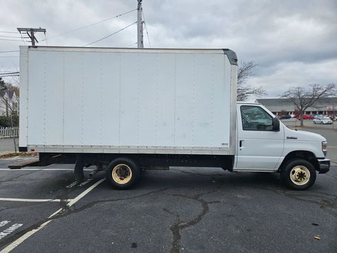 Used 2017 Ford E-350 and Econoline 350 Super Duty w/ Power Windows & Locks Group image 7