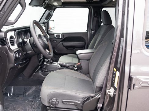Used 2024 Jeep Wrangler Unlimited AWD/4WD image 10