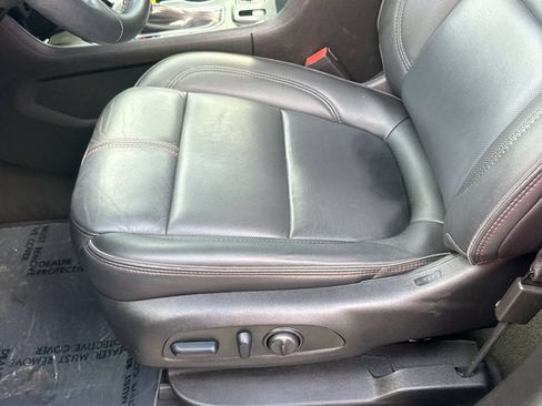 Certified 2023 Chevrolet Traverse RS FWD image 19