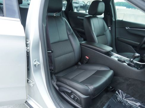 Used 2016 Chevrolet Impala LT image 18