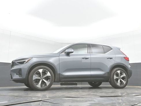Used 2023 Volvo XC40 B4 Ultimate FWD image 30