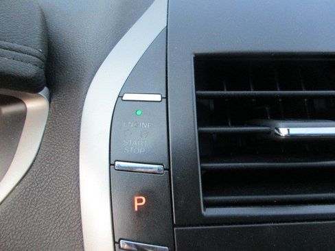 Used 2013 Lincoln MKZ FWD image 23