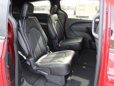 New 2026 Chrysler Pacifica Select image 27