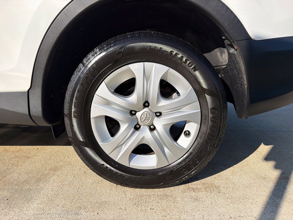 Used 2015 Toyota RAV4 LE AWD/4WD image 8