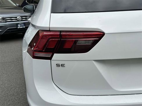 Certified 2022 Volkswagen Tiguan SE w/ Panoramic Sunroof Package image 12