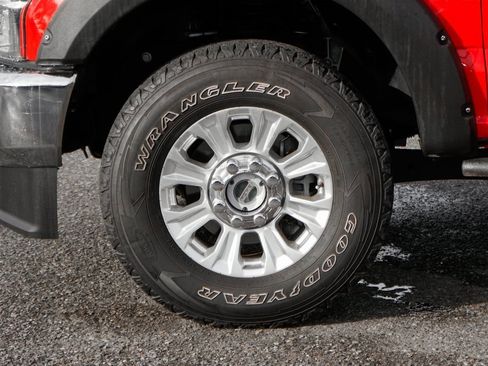 Used 2020 Ford F250 XLT w/ FX4 Off-Road Package image 43