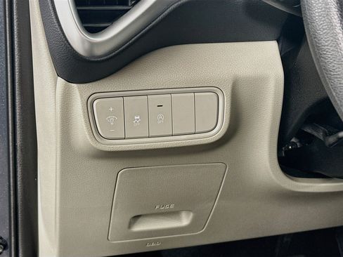 Used 2025 Kia Soul LX w/ LX Technology Package FWD image 17