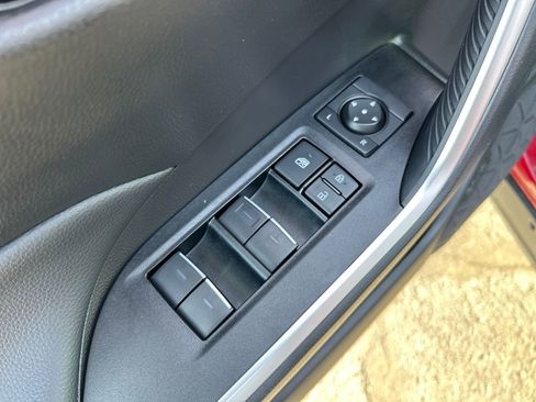 Used 2025 Toyota RAV4 XLE image 19
