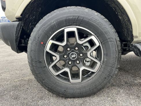 New 2026 Ford Bronco Outer Banks AWD/4WD image 12