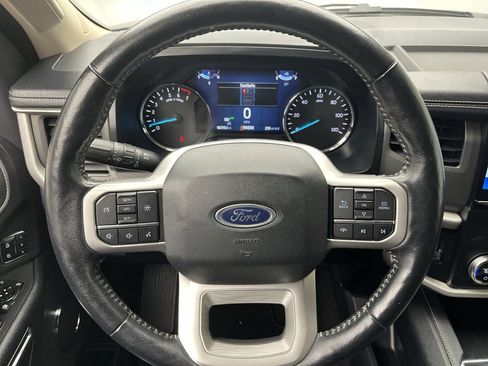 Used 2023 Ford Expedition XLT image 17