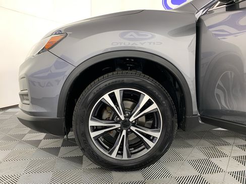 Used 2020 Nissan Rogue SV w/ Premium Package image 12