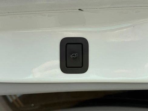 Used 2017 Toyota Highlander Limited AWD/4WD image 12